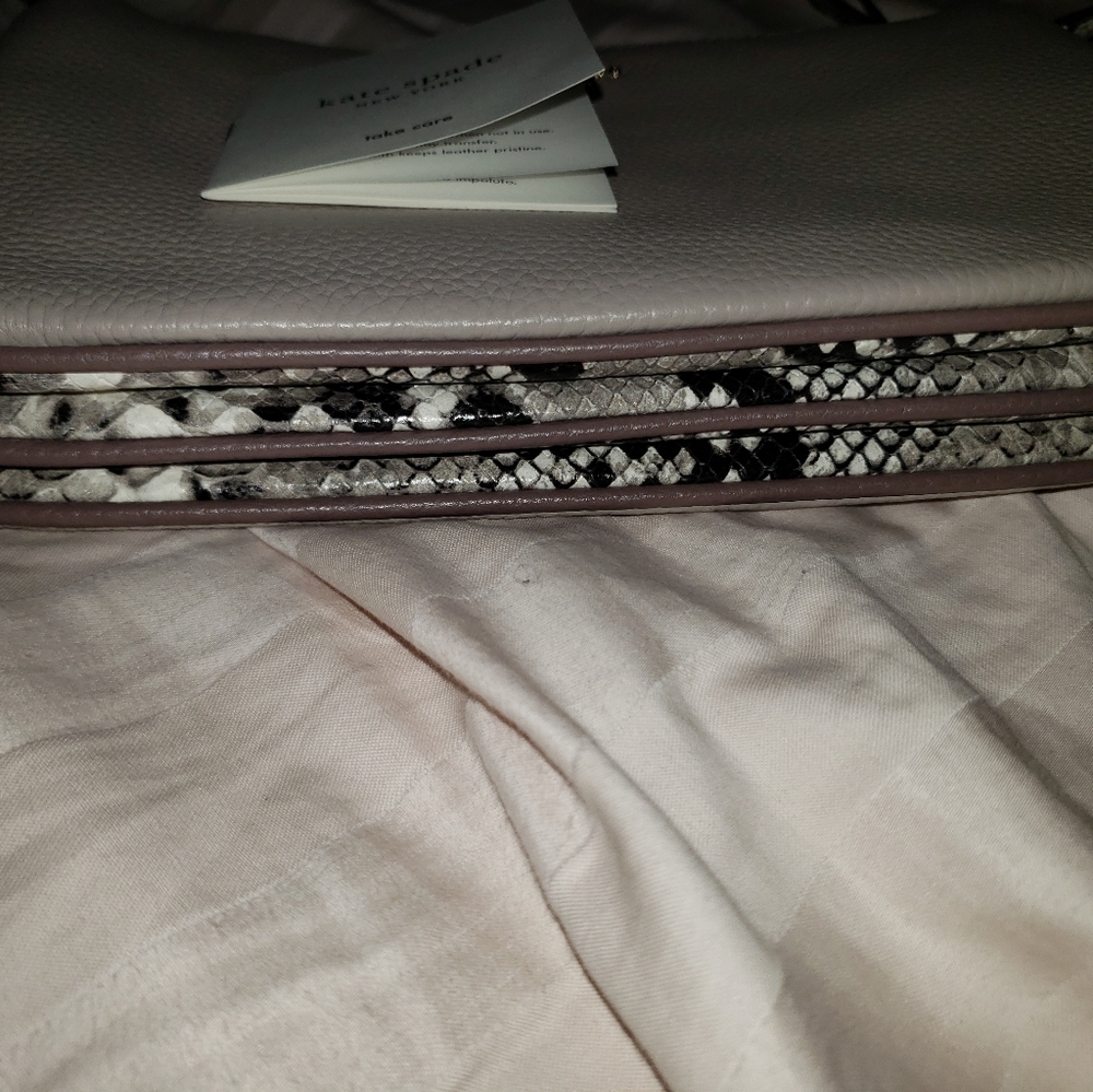 Handbag - Picture 2 of 2